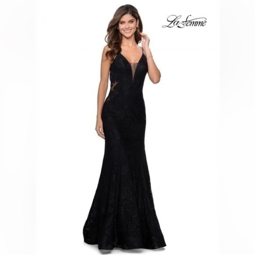 LA FEMME Black Sleeveless Lace Mermaid Gown